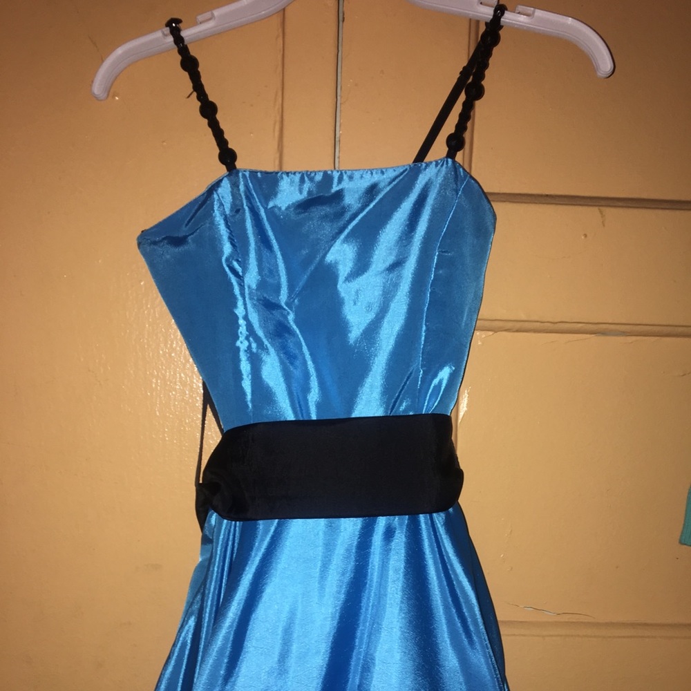 Girls dress in excellent condition with ribbon